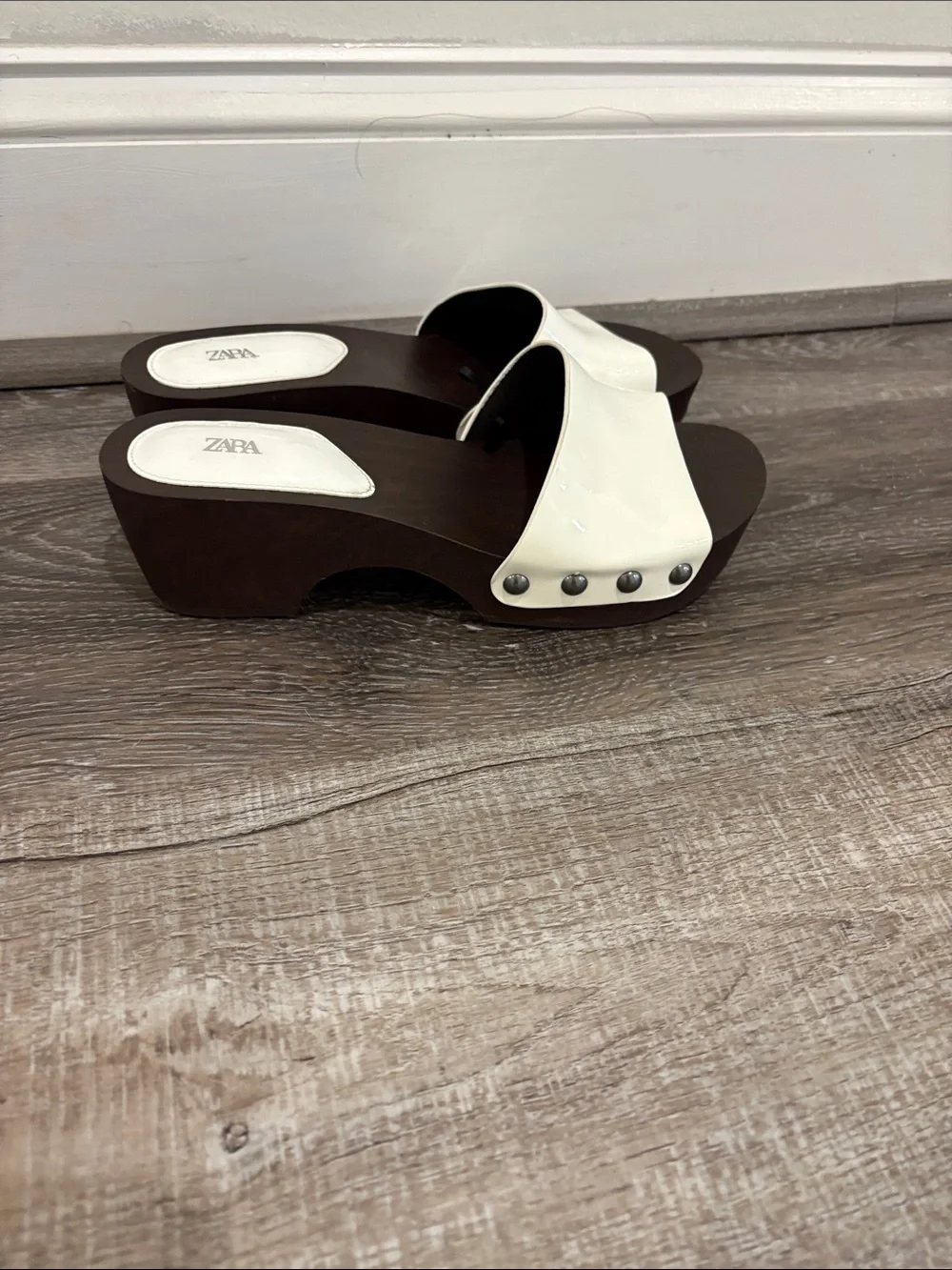 Zara White Patent Slide Sandals with Dark Brown Platform - Picture 8 of 9